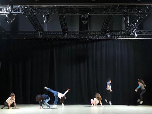 Atelier théâtre enfants — espace scénique